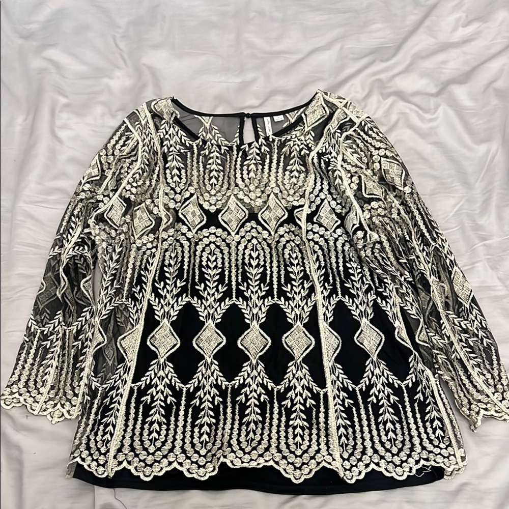 Ultra Pink Black and White Graphic 3/4 Sleeve Blouse